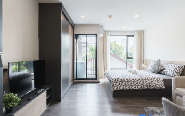 Sathon-Charoen Nakhon Condo