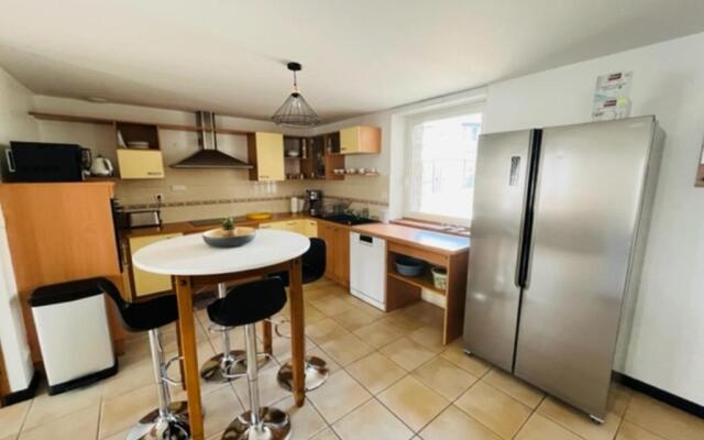 Nice 130m With Terrace Garden In Vannes