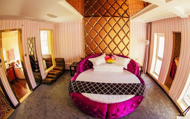 Dalian 1219 Theme Hotel