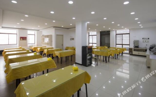 Jiayi Hotel (Qufu Yingbin Road Sankong Scenic Area)
