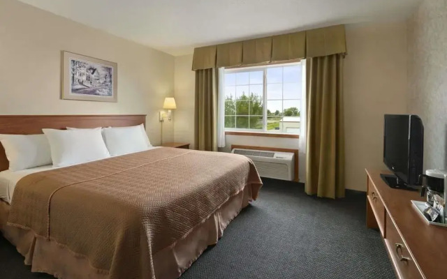 Travelodge and Suites Fargo/Moorhead