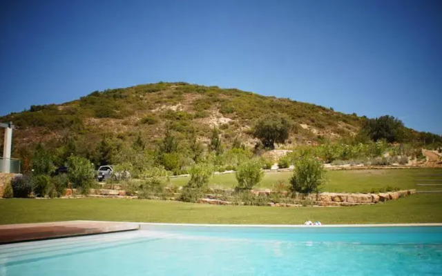 Malhão Properties