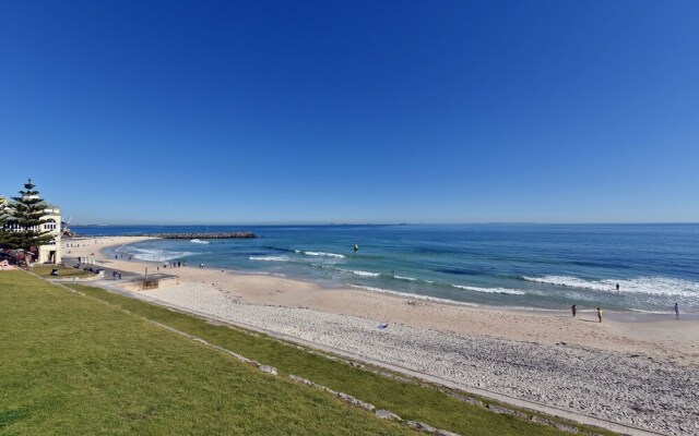 Cottesloe Beach Pines Apartment
