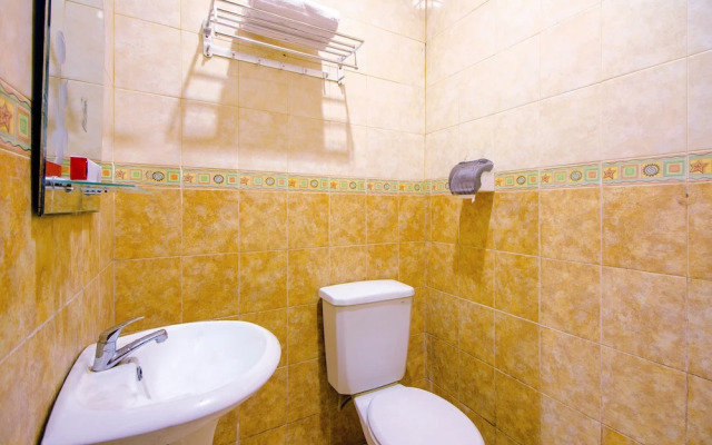 OYO 1770 Hotel Mawar Saron 2