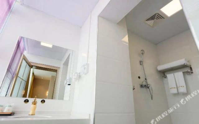 Wuhan Good Time Hotel (Tianhe Airport Hengdian Subway Station)