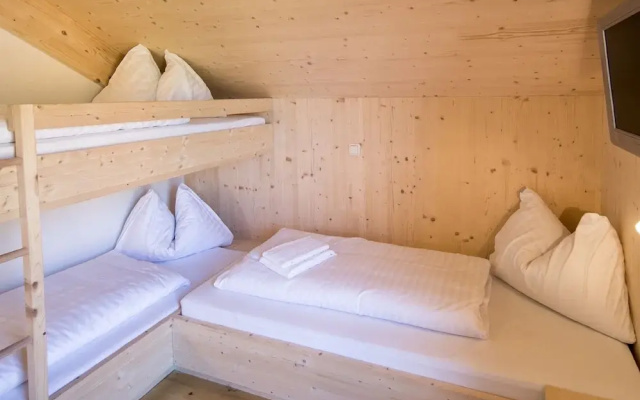 Chalet With Indoor hot tub