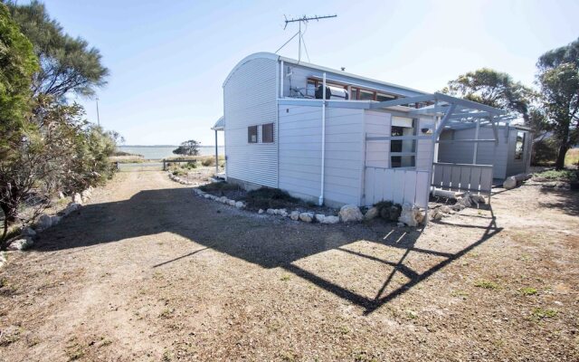 Coorong Aurora - breathtaking waterfront escape