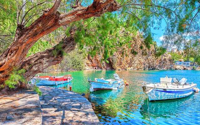 Cretan Lodge Private Heated Pool