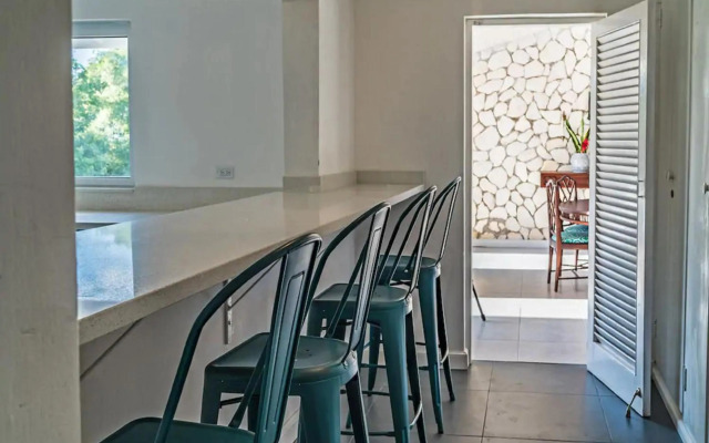 Magnificent 5-Bedroom Estate Villa, Sleeps 12