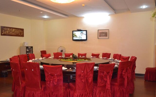 东兴王朝大酒店