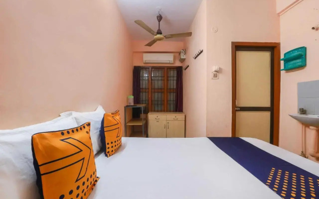 Spot On 701306 Annai Guest House