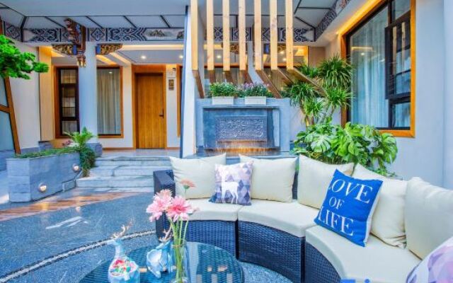 Dali's Early Dust Style · Life Aesthetic Designer