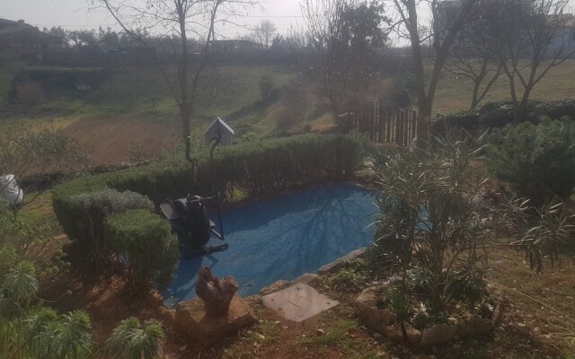 Lovely 2-bed House in Klarici Close to Pula