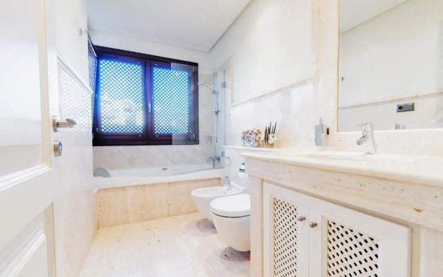 LUXURY APARTMENT FRONTAL BEACH in Doncella Beach