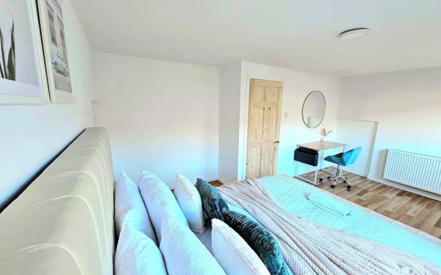 Spacious Haven with Free Parking
