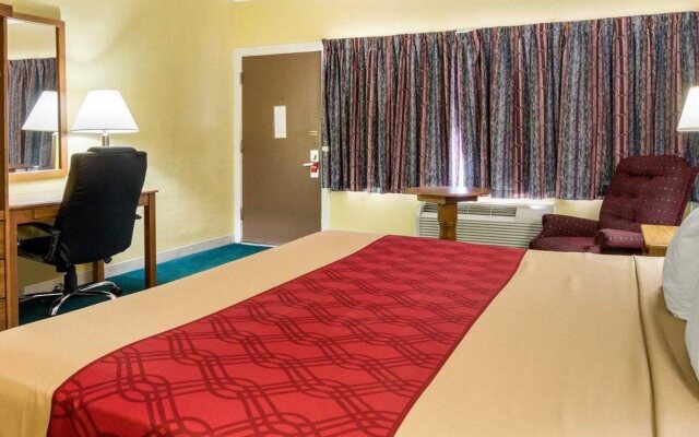 Econo Lodge Topeka Blvd.