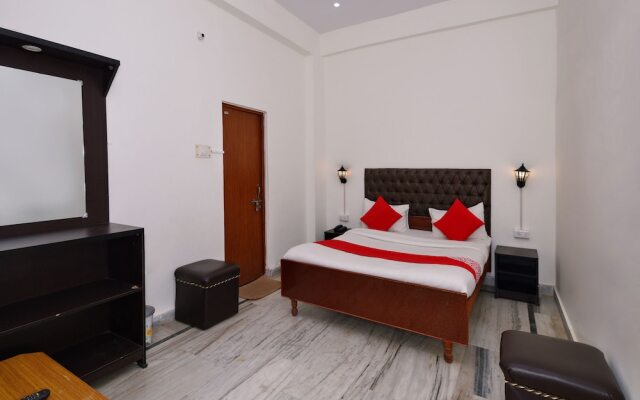 OYO 12193 Sandhya Hotel