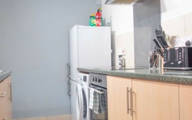 Cosy Holiday Home in Gloucester Near Robinswood Park