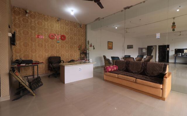 OYO 28636 Roopam Places