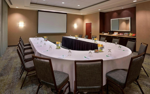 Courtyard by Marriott Kingston Highway 401/Division Street