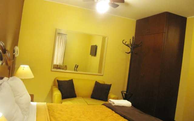 Hotel Solís Dies