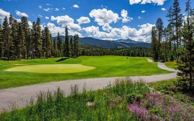 Spacious, Upgraded 2 Bdr W/ Fireplace & Hot Tub Access 2 Bedroom Condo by RedAwning