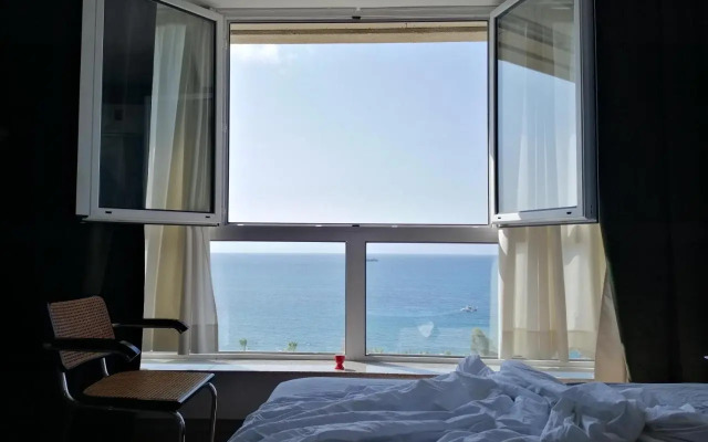 A City-center Seaview Penthouse at Oceanic