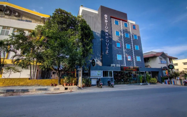 OYO Townhouse 047 Kanakpura Road