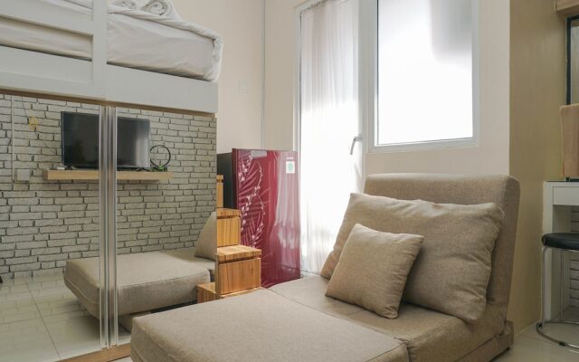 Comfy and Beautiful Studio Green Pramuka Apartment