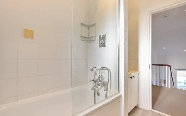 The Hampstead Getaway - Charming 5bdr Home With Conservatory