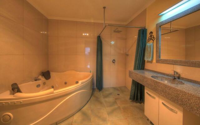 Maleny Tropical Retreat Balinese B&B