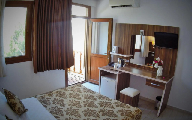Manuela Hotel