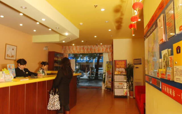 Home Inn Wuhan Jinghan Avenue Dazhi Road Light Rail