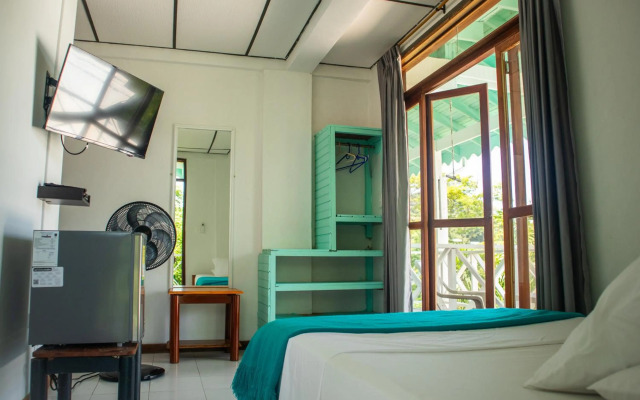 South West Bay Cabañas