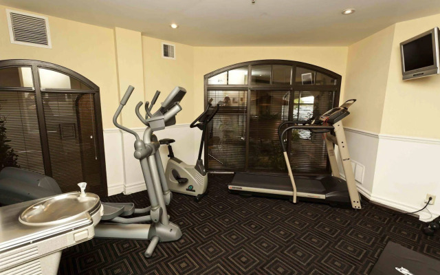Le St-Martin Hotel & Suites Laval