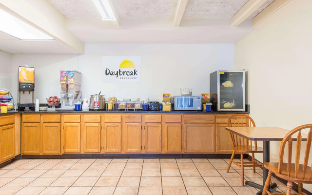 Days Inn by Wyndham St. Louis North