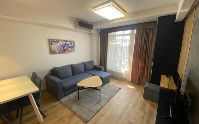 Luxury flat in 100 meters from republic square.