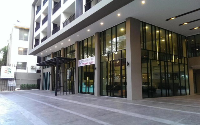 Season Five Hotel