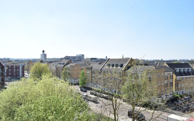 2 Bedroom Apartment Near Central London