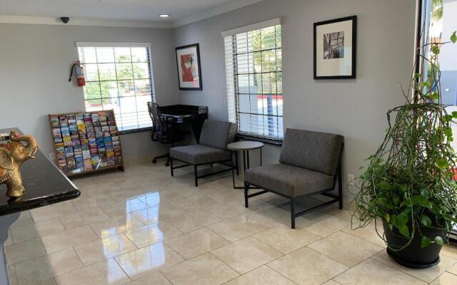 Sunrise Inn & Suites