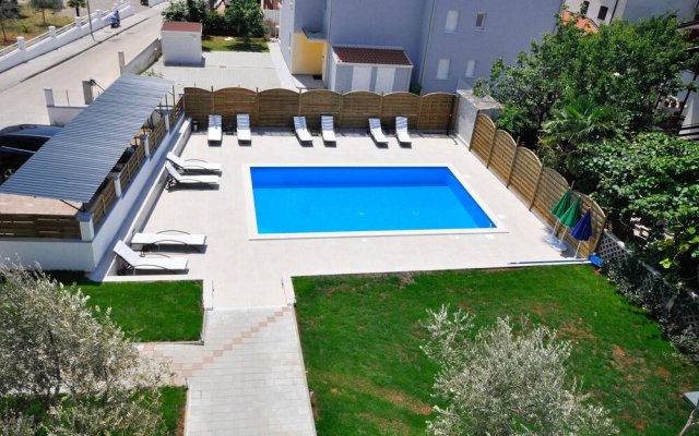Nice Apartment in Novigrad With 2 Bedrooms, Wifi and Outdoor Swimming Pool