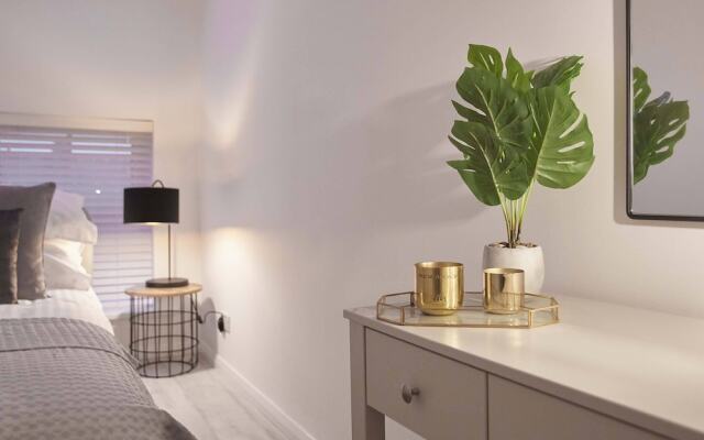 The Surfer's Loft Apartment