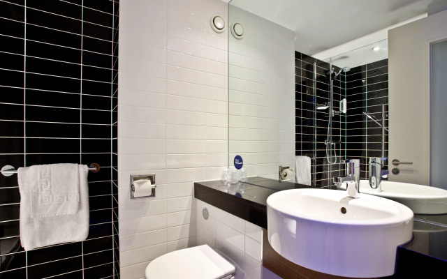 Holiday Inn Express Birmingham–South A45