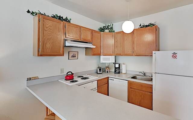 13tr53fj Studio Bedroom Condo