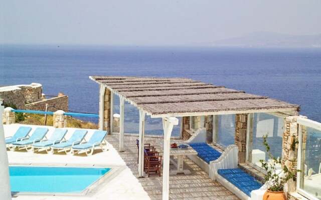 Villa Adonis
