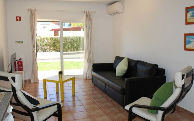 Excellent one Bedroom Apartment in Meia Praia, With Communal Pool