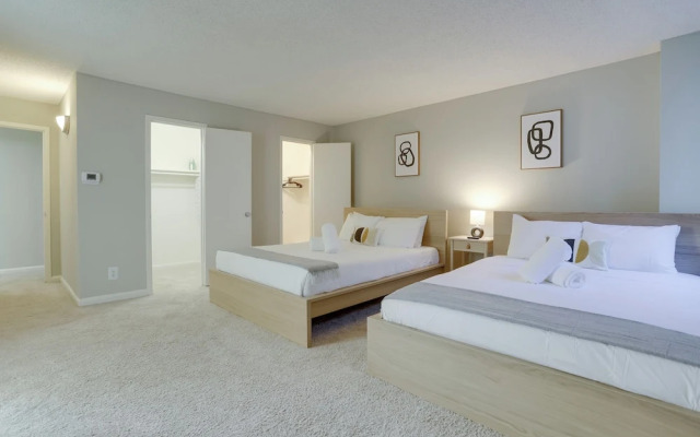 Modern Apt Near Airport & Metro