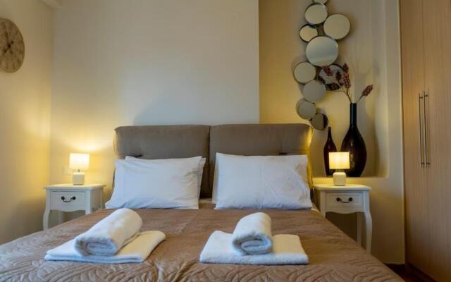 Christine's Golden Suite at Ioannina's Center