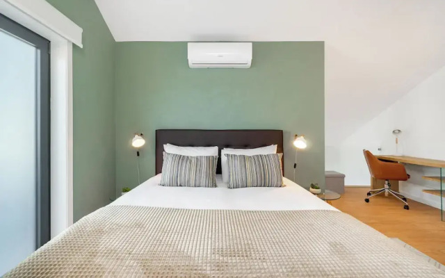 C312 Riverside View Premium Apartment w/ AC & Terrac