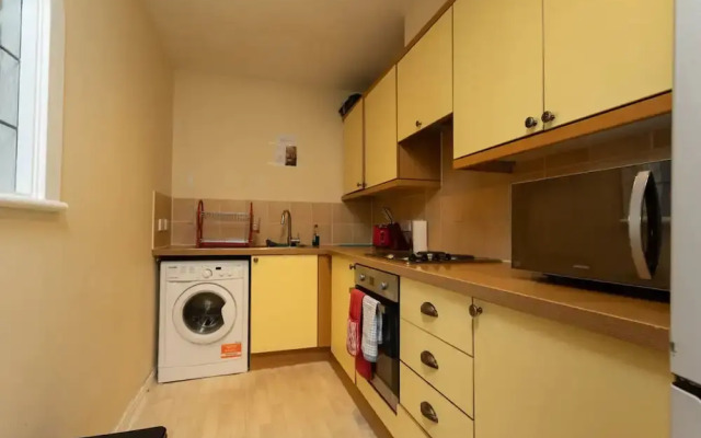 Stylish 2 Bedroom Apartment Near the City Centre